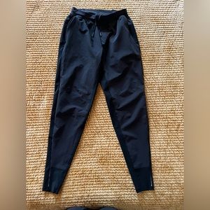 Women’s xs lululemon pants. Like new.